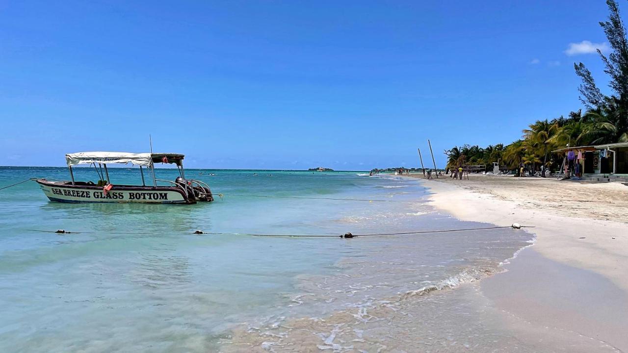 Oceanfront Condo W/ Free Parking + High Speed Wifi Negril Buitenkant foto