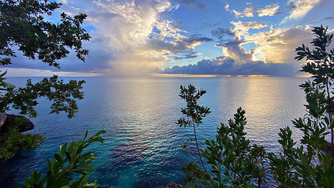 Oceanfront Condo W/ Free Parking + High Speed Wifi Negril Buitenkant foto