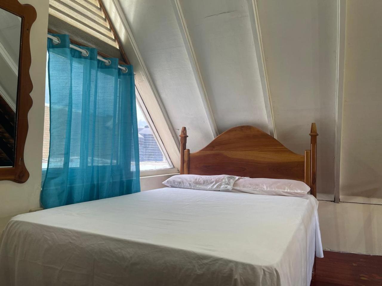 Oceanfront Condo W/ Free Parking + High Speed Wifi Negril Buitenkant foto