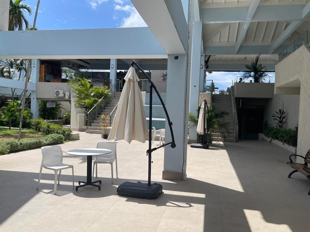 Oceanfront Condo W/ Free Parking + High Speed Wifi Negril Buitenkant foto