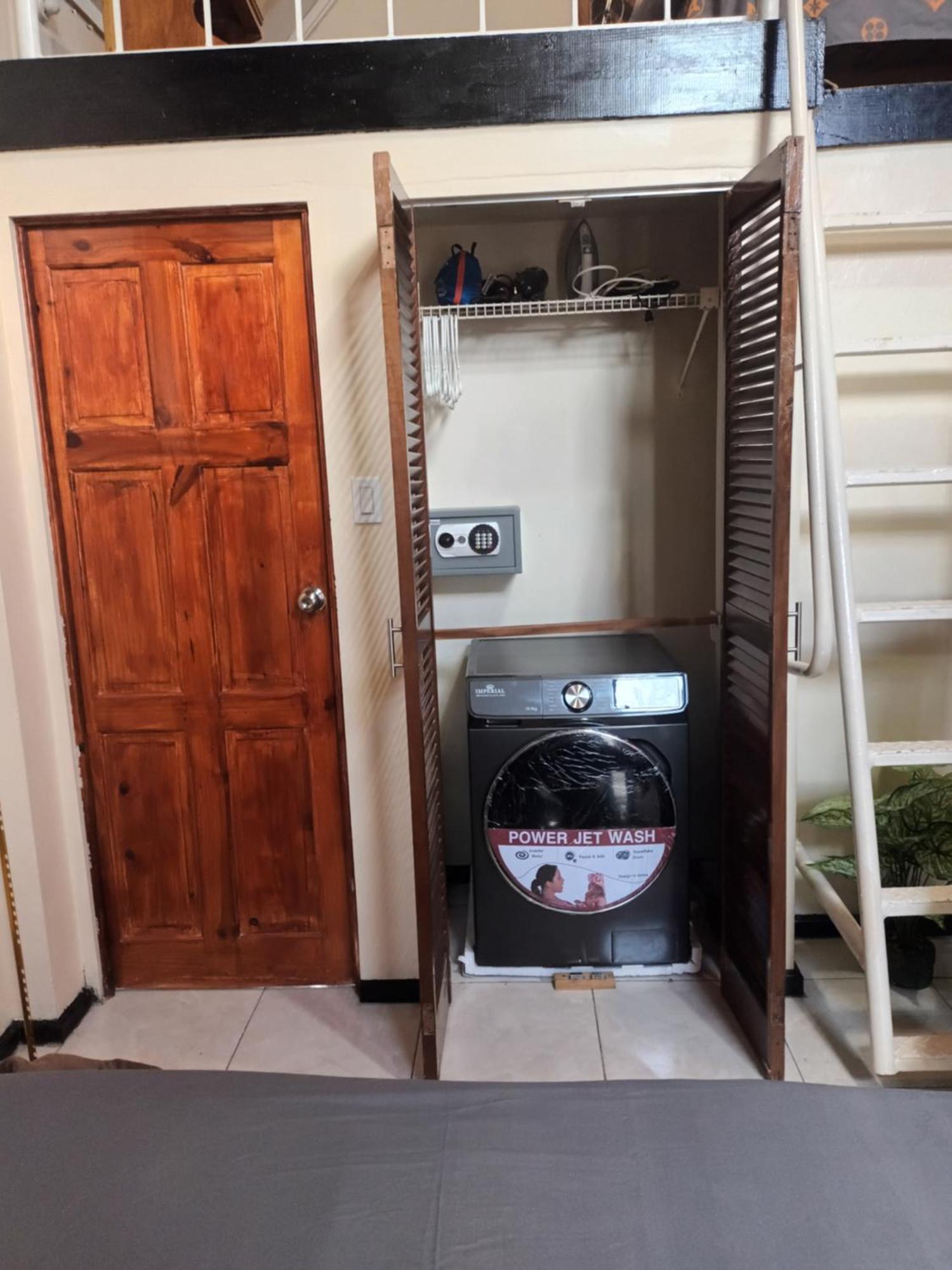 Oceanfront Condo W/ Free Parking + High Speed Wifi Negril Buitenkant foto